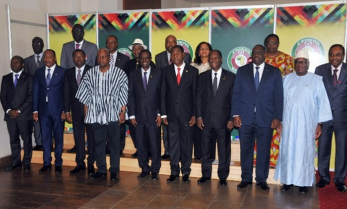 Communiqué final de la session extraordinaire de la conférence des Chefs d'Etat et de gouvernement sur la crise au Burkina Faso Communiqué final de la session extraordinaire de la conférence des Chefs d'Etat et de gouvernement sur la crise au Burkina Faso
