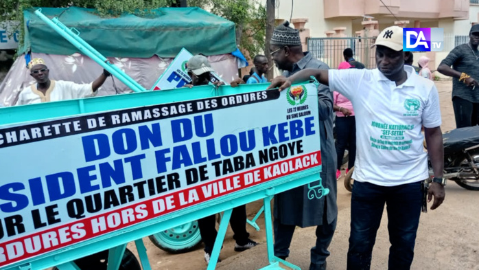Kaolack : Fallou Kébé lance son projet de ramassage d’ordures et offre deux charrettes à son quartier Taba Ngoye Kaolack : Fallou Kébé lance son projet de ramassage d’ordures et offre deux charrettes à son quartier Taba Ngoye