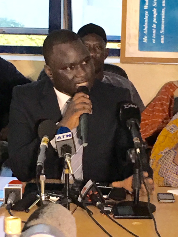 Face à la presse, le numéro 2 de Rewmi, Déthié Fall, rappelle la volonté de l'opposition de s'unir pour combattre Macky Sall Face à la presse, le numéro 2 de Rewmi, Déthié Fall, rappelle la volonté de l'opposition de s'unir pour combattre Macky Sall