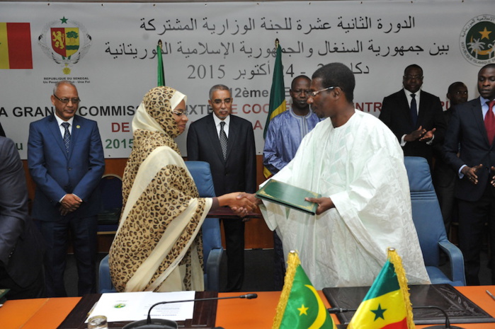 Les images de la clôture de la 12ème session de la Grande Commission mixte de coopération et la signature des accords entre le Sénégal et la Mauritanie Les images de la clôture de la 12ème session de la Grande Commission mixte de coopération et la signature des accords entre le Sénégal et la Mauritanie