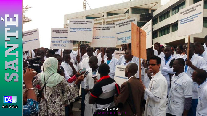 Mouvement d'humeur des médecins: l'Intersyndicale, l'autorité de tutelle exige des mesures urgentes Mouvement d'humeur des médecins: l'Intersyndicale, l'autorité de tutelle exige des mesures urgentes
