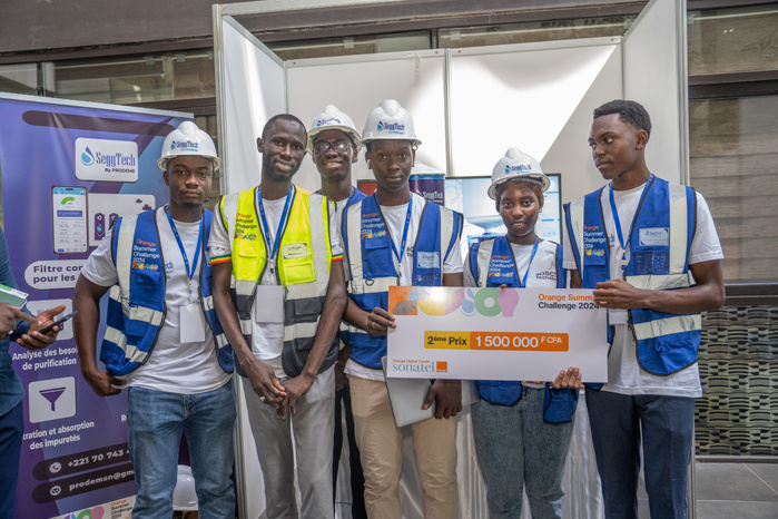 Agrokoom remporte le prix national de l'Orange Summer Challenge 2024 Sénégal avec une serre intelligente révolutionnaire Agrokoom remporte le prix national de l'Orange Summer Challenge 2024 Sénégal avec une serre intelligente révolutionnaire