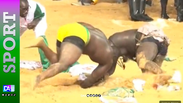 Lutte : Modou Lo bat Siteu par avertissement et conserve son titre de roi des arènes. Lutte : Modou Lo bat Siteu par avertissement et conserve son titre de roi des arènes.