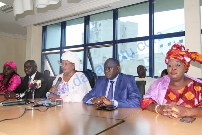 Situation à l’Assemblée : Le groupe des libéraux va vilipender Niasse et Macky Sall chez les chefs religieux et les représentations diplomatiques Situation à l’Assemblée : Le groupe des libéraux va vilipender Niasse et Macky Sall chez les chefs religieux et les représentations diplomatiques