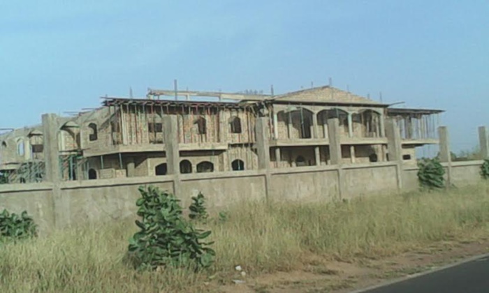 TOUBA- Cette maison de Wade que l’emprisonnement d’Aïdara Sylla avait plombé ! TOUBA- Cette maison de Wade que l’emprisonnement d’Aïdara Sylla avait plombé !