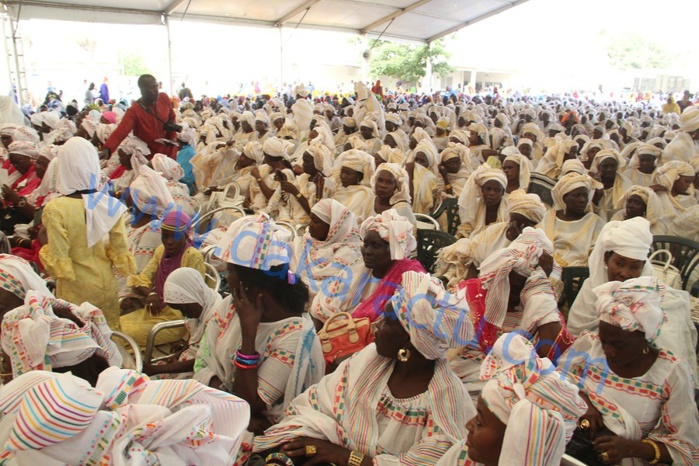 Cérémonie de clôture de la semaine Cheikh Ahmadou Bamba : Grande Mobilisation des Femmes Mourides de Dakar dirigées par Sokhna Seynabou Mbacké (Images) Cérémonie de clôture de la semaine Cheikh Ahmadou Bamba : Grande Mobilisation des Femmes Mourides de Dakar dirigées par Sokhna Seynabou Mbacké (Images)