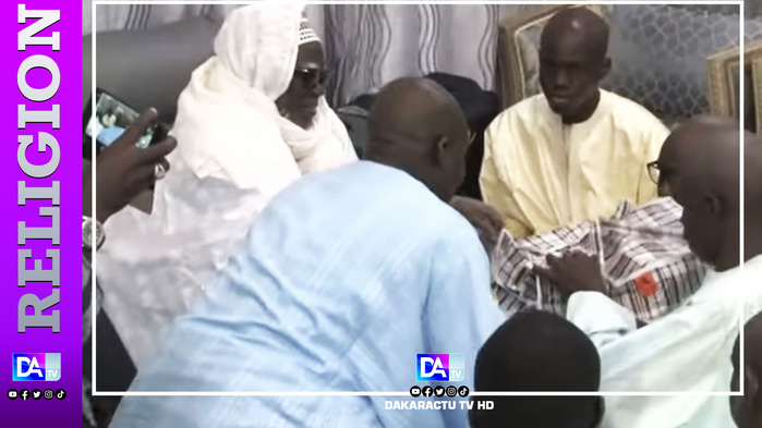 TOUBA- Darou Salam remet 480 millions de francs au Khalife Général des Mourides en guise d’aadiya TOUBA- Darou Salam remet 480 millions de francs au Khalife Général des Mourides en guise d’aadiya