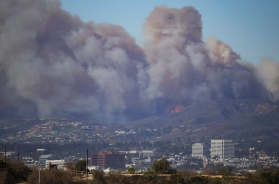 “Un danger mortel”: un impressionnant incendie menace Los Angeles “Un danger mortel”: un impressionnant incendie menace Los Angeles