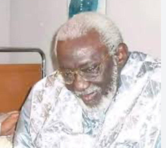 TOUBA – Serigne Dame Atta Mbacké nuitamment inhumé repose aux côtés de son vénéré père Cheikh Ibrahim TOUBA – Serigne Dame Atta Mbacké nuitamment inhumé repose aux côtés de son vénéré père Cheikh Ibrahim