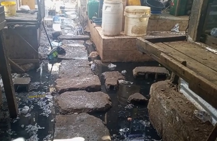 Marché central de Kaolack : Les commerçants du "Mbarou Banana" en brassards rouges, dénoncent l'insalubrité de leur lieu de travail et menacent... Marché central de Kaolack : Les commerçants du "Mbarou Banana" en brassards rouges, dénoncent l'insalubrité de leur lieu de travail et menacent...