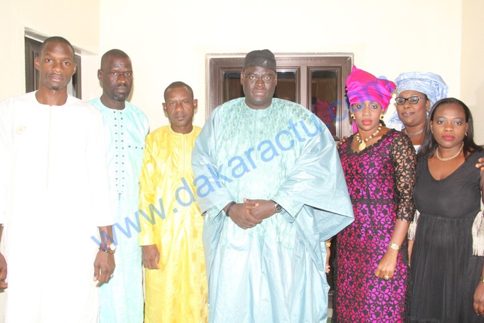 Magal Touba 2015 : Serigne Bass Mbacké Khadim Awa Ba en compagnie de ses invités Magal Touba 2015 : Serigne Bass Mbacké Khadim Awa Ba en compagnie de ses invités