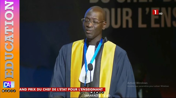 Bara Mbengue, lauréat du Prix du Chef de l’État pour l’Enseignant, exhorte ses collègues : « Nous devons incarner un modèle d’engagement au service des autres. » Bara Mbengue, lauréat du Prix du Chef de l’État pour l’Enseignant, exhorte ses collègues : « Nous devons incarner un modèle d’engagement au service des autres. »