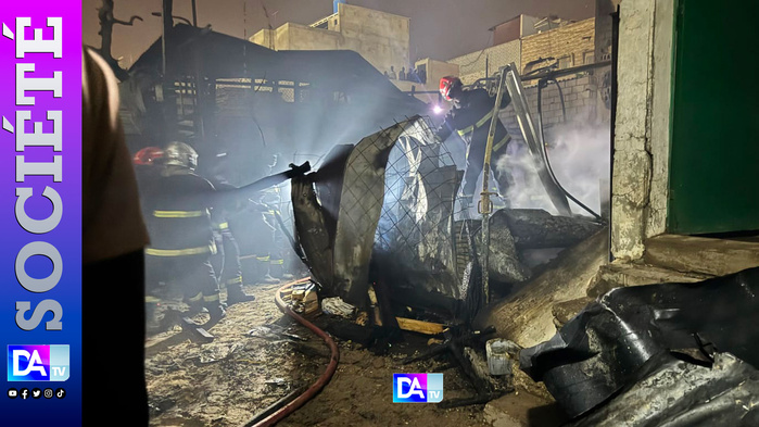 Parc Lambaye (Pikine) : Un violent incendie ravage tout sur son passage (images) Parc Lambaye (Pikine) : Un violent incendie ravage tout sur son passage (images)
