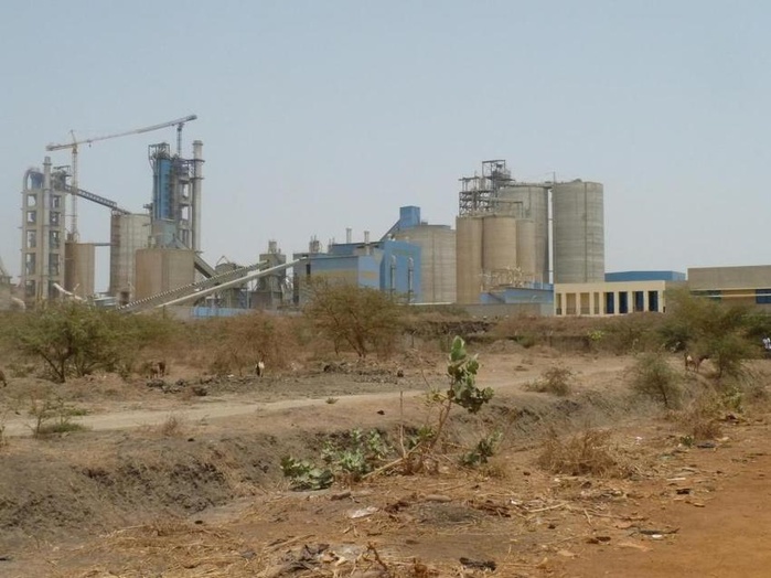 Pout : Il vole un engin de 130 millions FCFA de l’usine Ciments du Sahel et le brade à 10 millions – Une affaire qui roule mal ! Pout : Il vole un engin de 130 millions FCFA de l’usine Ciments du Sahel et le brade à 10 millions – Une affaire qui roule mal !