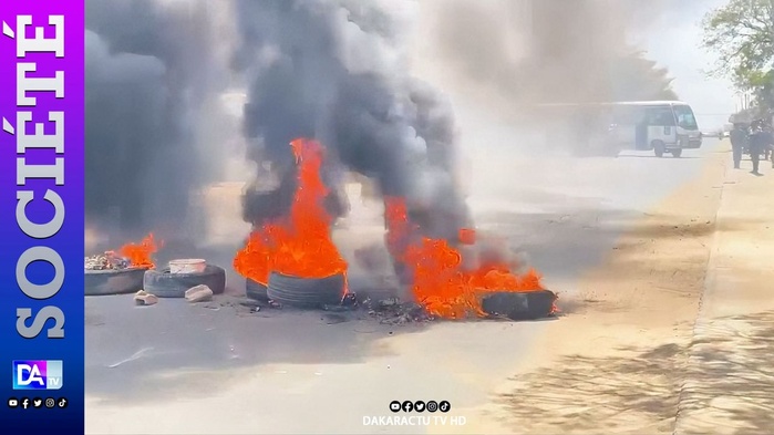 Keur Ndiaye Lô – Spoliation foncière : Des habitants barrent la route et brûlent des pneus Keur Ndiaye Lô – Spoliation foncière : Des habitants barrent la route et brûlent des pneus