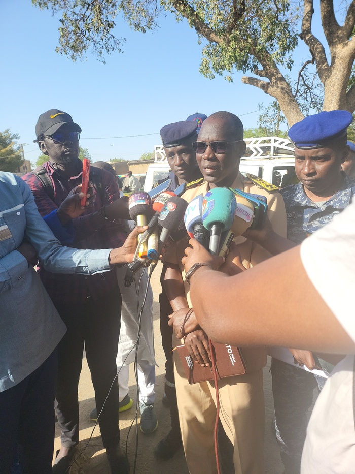 Défilé du 04 Avril à Mbour : « Il est essentiel que l’équipement et l’armement puissent être produits  localement et à terme exportés. » (Amadou Diop, Préfet de Mbour) Défilé du 04 Avril à Mbour : « Il est essentiel que l’équipement et l’armement puissent être produits  localement et à terme exportés. » (Amadou Diop, Préfet de Mbour)