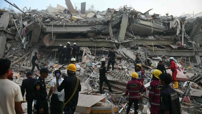 La Birmanie touchée par un puissant séisme : le bilan grimpe à 1.644 morts, recherches tous azimuts de survivants La Birmanie touchée par un puissant séisme : le bilan grimpe à 1.644 morts, recherches tous azimuts de survivants