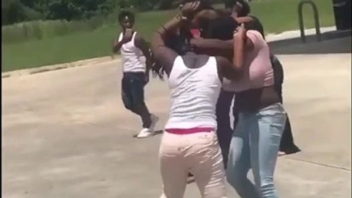 Colocation explosive aux Parcelles Assainies : elle mord sa colocataire pour une histoire… de toilettes Colocation explosive aux Parcelles Assainies : elle mord sa colocataire pour une histoire… de toilettes