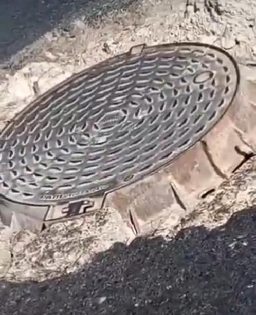 Défonçage d’une plaque de regard : un autre acte de vandalisme aux lourdes conséquences à  hauteur de la Cité Imbécile Défonçage d’une plaque de regard : un autre acte de vandalisme aux lourdes conséquences à  hauteur de la Cité Imbécile