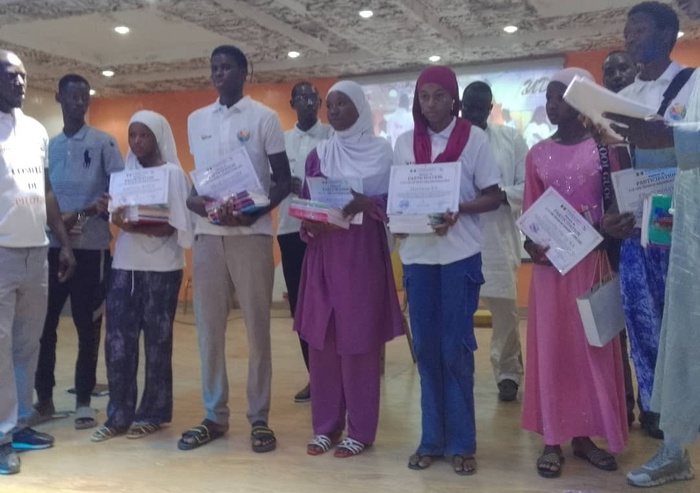 Concours  d’ excellence à Dahra Djoloff : 72 élèves  primés, le Colonel  Amadou Adama Ba gâte  les récipiendaires Concours  d’ excellence à Dahra Djoloff : 72 élèves  primés, le Colonel  Amadou Adama Ba gâte  les récipiendaires