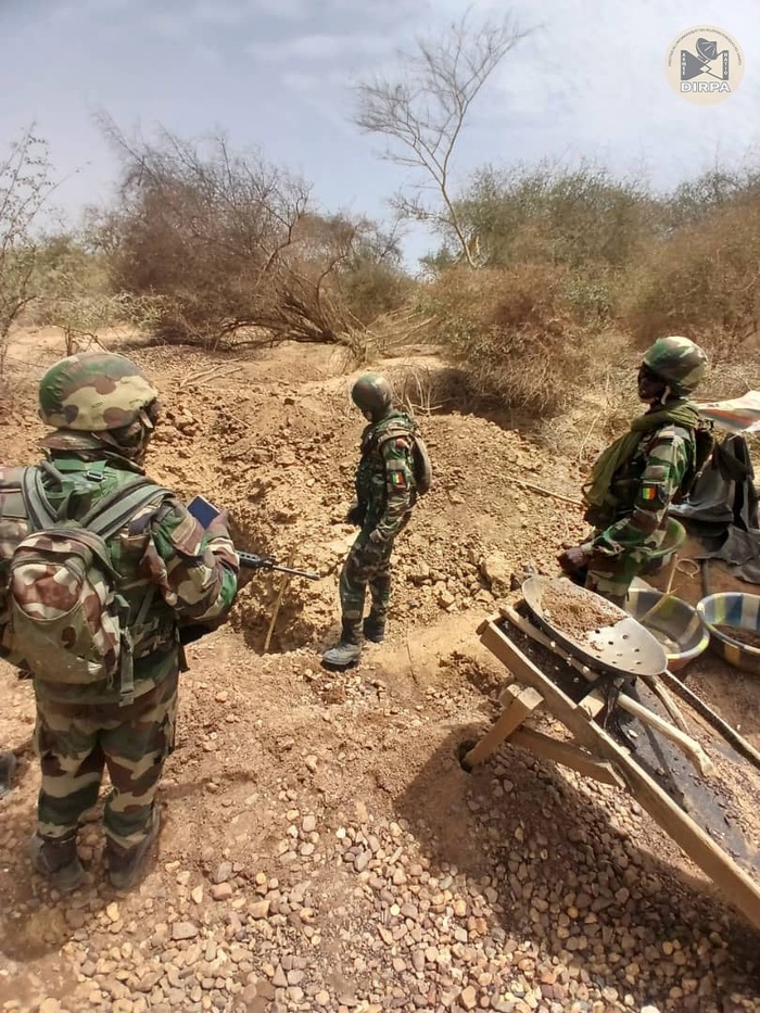 Zone Militaire N°4 : Des sites d'orpaillage clandestins démantelés lors de l'opération "Dalaoule" Zone Militaire N°4 : Des sites d'orpaillage clandestins démantelés lors de l'opération "Dalaoule"