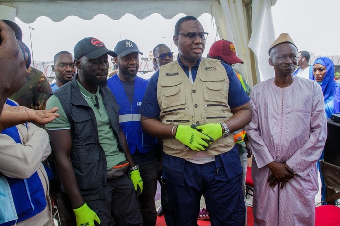 Paysage urbains et espaces publics – Plus de 500 plants à Yoff et environs : le ministre Moussa Balla Fofana appelle à plus de citoyenneté Paysage urbains et espaces publics – Plus de 500 plants à Yoff et environs : le ministre Moussa Balla Fofana appelle à plus de citoyenneté