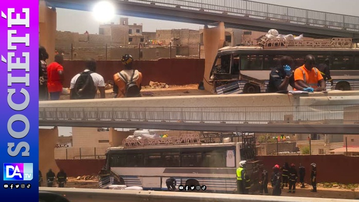 Thiaroye : un accident provoque un ralentissement sur l'autoroute à péage (AIBD-Dakar) Thiaroye : un accident provoque un ralentissement sur l'autoroute à péage (AIBD-Dakar)