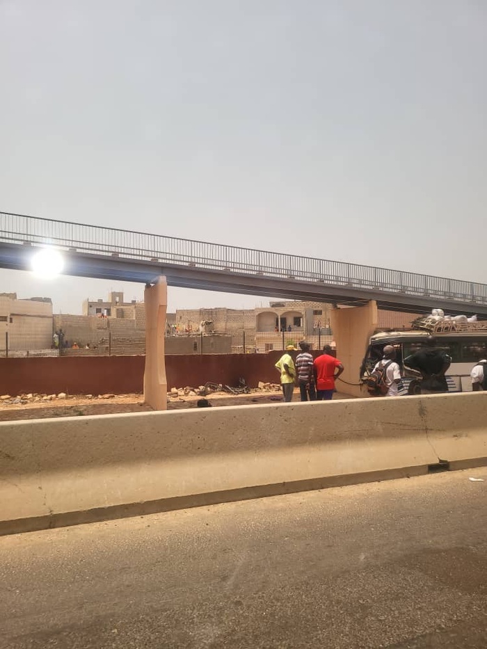 Thiaroye : un accident provoque un ralentissement sur l'autoroute à péage (AIBD-Dakar) Thiaroye : un accident provoque un ralentissement sur l'autoroute à péage (AIBD-Dakar)