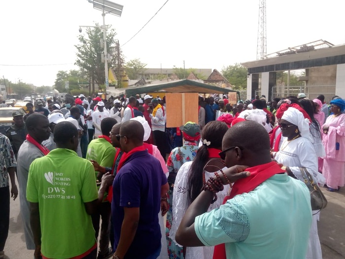 Kaolack – Fête du 1er Mai : La coalition des centrales syndicales liste ses préoccupations et remet un cahier de doléances au Gouverneur Kaolack – Fête du 1er Mai : La coalition des centrales syndicales liste ses préoccupations et remet un cahier de doléances au Gouverneur