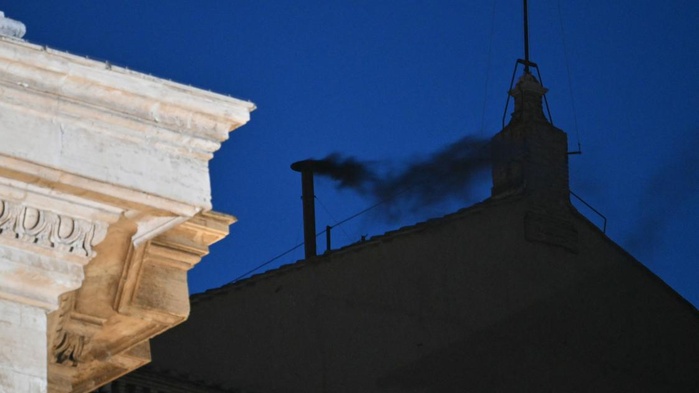 Fumée noire au Vatican, pas de pape après le premier jour du conclave Fumée noire au Vatican, pas de pape après le premier jour du conclave