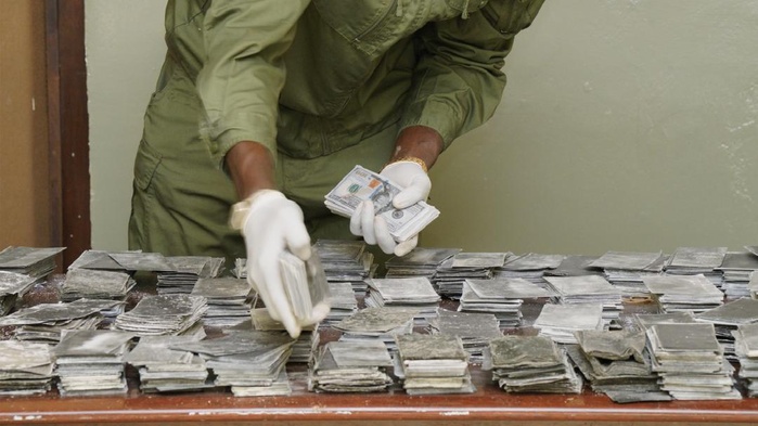 Lutte contre le faux monnayage : 7 milliards 851 millions de francs CFA en billets noirs saisis par les Douanes sénégalaises Lutte contre le faux monnayage : 7 milliards 851 millions de francs CFA en billets noirs saisis par les Douanes sénégalaises