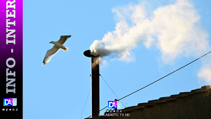 Pape élu: les cloches de Notre-Dame de Paris sonnent après l’annonce de la fumée blanche (journaliste AFP) Pape élu: les cloches de Notre-Dame de Paris sonnent après l’annonce de la fumée blanche (journaliste AFP)