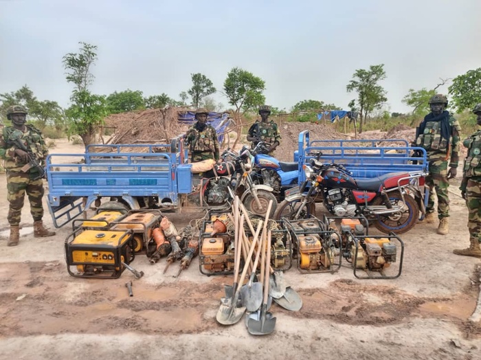 Opération ORIENTALE 1 : Deux sites d’orpaillage clandestins démantelés dans la zone de la Falémé (Dirpa) Opération ORIENTALE 1 : Deux sites d’orpaillage clandestins démantelés dans la zone de la Falémé (Dirpa)