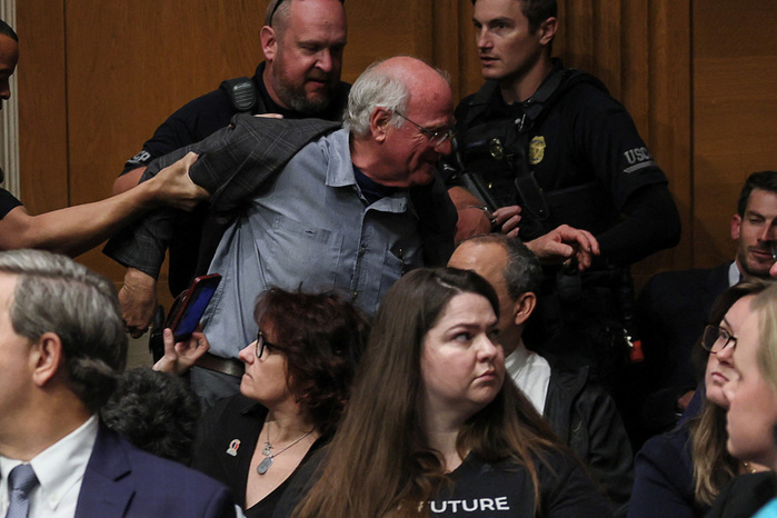 Le cofondateur des glaces Ben & Jerry’s intervient sur Gaza avant d’être expulsé du Congrès américain Le cofondateur des glaces Ben & Jerry’s intervient sur Gaza avant d’être expulsé du Congrès américain