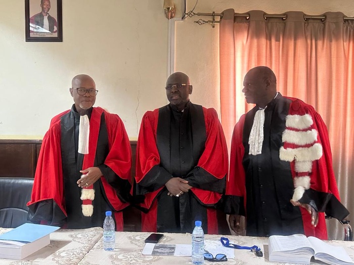 Thèse de Doctorat : Le Docteur El Hadj Daniel So obtient la mention TRÈS Honorable Thèse de Doctorat : Le Docteur El Hadj Daniel So obtient la mention TRÈS Honorable