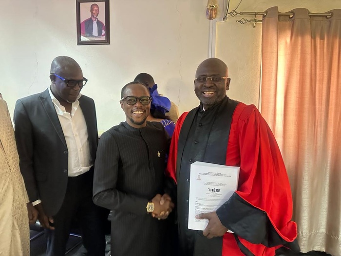 Thèse de Doctorat : Le Docteur El Hadj Daniel So obtient la mention TRÈS Honorable Thèse de Doctorat : Le Docteur El Hadj Daniel So obtient la mention TRÈS Honorable