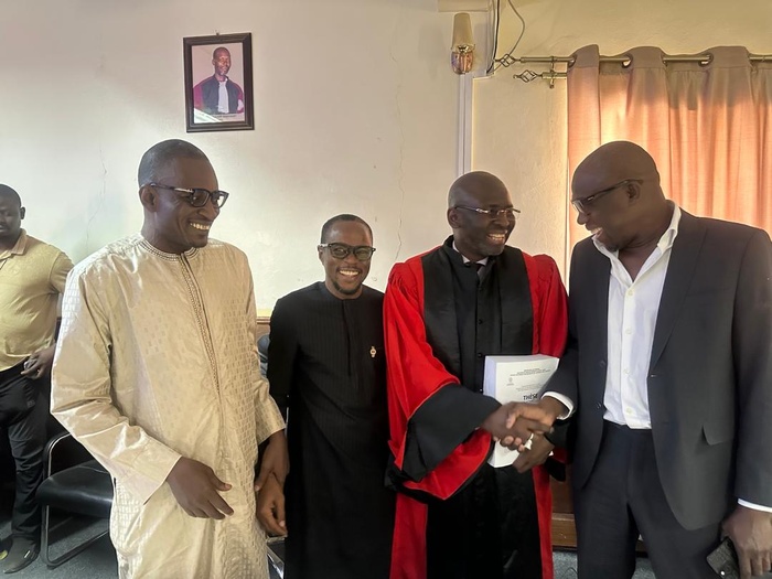 Thèse de Doctorat : Le Docteur El Hadj Daniel So obtient la mention TRÈS Honorable Thèse de Doctorat : Le Docteur El Hadj Daniel So obtient la mention TRÈS Honorable