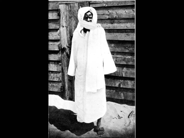 JEUNE AFRIQUE AUSSI OFFENSANT QUE CHARLIE HEBDO : Cette regrettable caricature qui implique Serigne Touba dans la polémique du sac efféminé de Wally et qui fâche ! JEUNE AFRIQUE AUSSI OFFENSANT QUE CHARLIE HEBDO : Cette regrettable caricature qui implique Serigne Touba dans la polémique du sac efféminé de Wally et qui fâche !