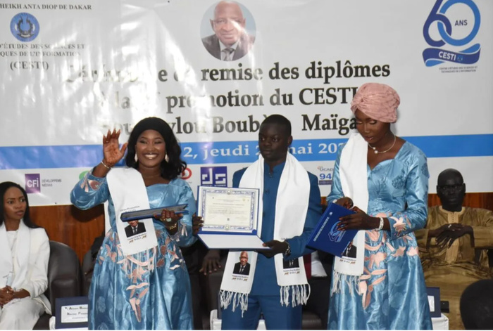 Cérémonie de remise des diplômes de la 52e promotion du CESTI : un vibrant hommage rendu à Soumeylou Boubèye Maïga (Parrain) Cérémonie de remise des diplômes de la 52e promotion du CESTI : un vibrant hommage rendu à Soumeylou Boubèye Maïga (Parrain)