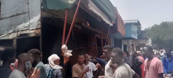 Incendie à la gare routière de Thiès: Des boutiques d'alimentation générale partent en fumée( images) Incendie à la gare routière de Thiès: Des boutiques d'alimentation générale partent en fumée( images)