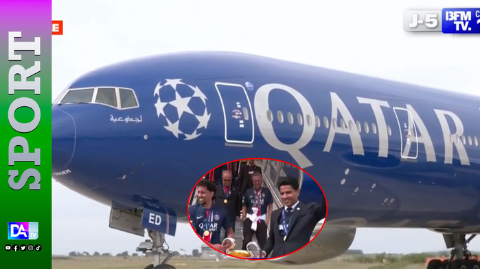 Foot: l'équipe du PSG, championne d'Europe, a atterri à Roissy (source aéroportuaire) Foot: l'équipe du PSG, championne d'Europe, a atterri à Roissy (source aéroportuaire)