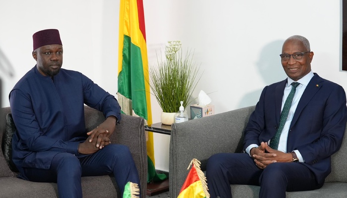 Sénégal : Ousmane Sonko condamne les propos xénophobes contre les Guinéens et assure leur maintien dans le pays Sénégal : Ousmane Sonko condamne les propos xénophobes contre les Guinéens et assure leur maintien dans le pays