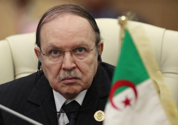 Constitution révisée, fin de la présidence Bouteflika
