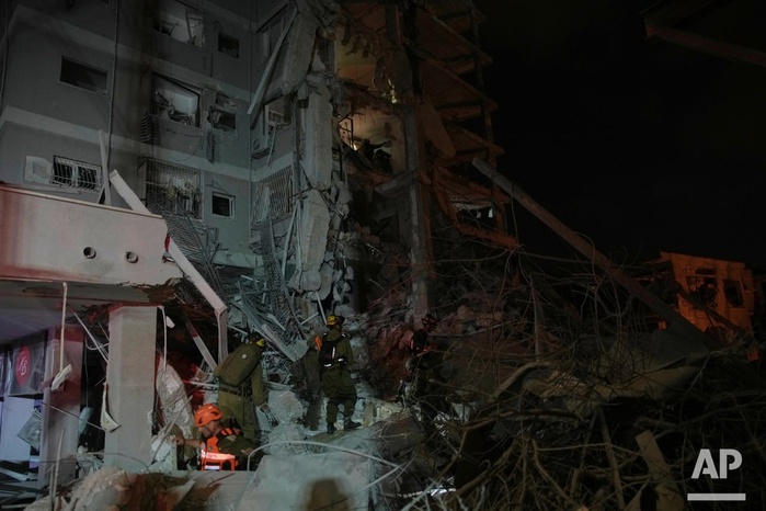 Attaque Iran-Israël : Trois morts et 125 blessés, selon un média israélien Attaque Iran-Israël : Trois morts et 125 blessés, selon un média israélien