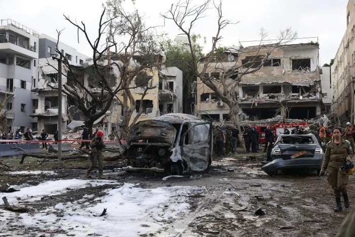 Israël visé par des frappes iraniennes meurtrières, quatrième jour d’offensive sur l’Iran Israël visé par des frappes iraniennes meurtrières, quatrième jour d’offensive sur l’Iran