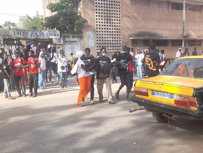 Arrestations d'une quinzaine d'élèves au lycée Jules Sagna de Thiès: leurs Camarades boycottent la suite des compositions et paralysent les cours... Arrestations d'une quinzaine d'élèves au lycée Jules Sagna de Thiès: leurs Camarades boycottent la suite des compositions et paralysent les cours...