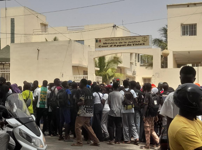 Thiès : Plus de 20 élèves arrêtés pour fuites d'épreuves déférés au parquet Thiès : Plus de 20 élèves arrêtés pour fuites d'épreuves déférés au parquet