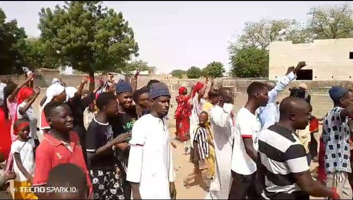 Ngathie Peulhs (Ngathie Naoudé) : Les habitants manifestent pour l'accès à l'électricité et un poste de santé Ngathie Peulhs (Ngathie Naoudé) : Les habitants manifestent pour l'accès à l'électricité et un poste de santé