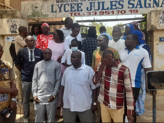 Fuites d’épreuves à Thiès – Les professeurs du Lycée Jules Sagna se lavent à grande eau et demandent que « les responsabilités soient situées » Fuites d’épreuves à Thiès – Les professeurs du Lycée Jules Sagna se lavent à grande eau et demandent que « les responsabilités soient situées »