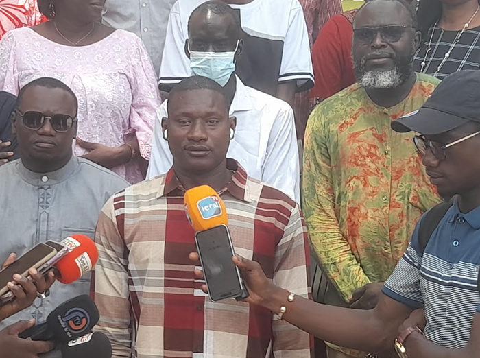 Fuites d'épreuves à Thiès - Les professeurs du Lycée Jules Sagna se lavent à grande eau et demandent que "les responsabilités soient situées" Fuites d'épreuves à Thiès - Les professeurs du Lycée Jules Sagna se lavent à grande eau et demandent que "les responsabilités soient situées"